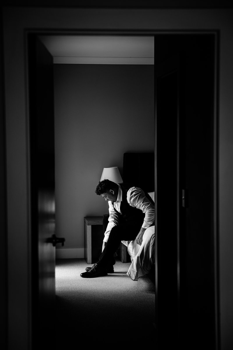 groom getting ready in villa at Rydges Resort Hunter Valley – Hunter Valley wedding photography”